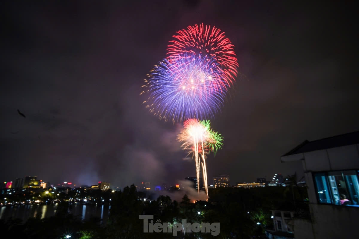Hanoi marks 50-year national reunification with spectacular fireworks display